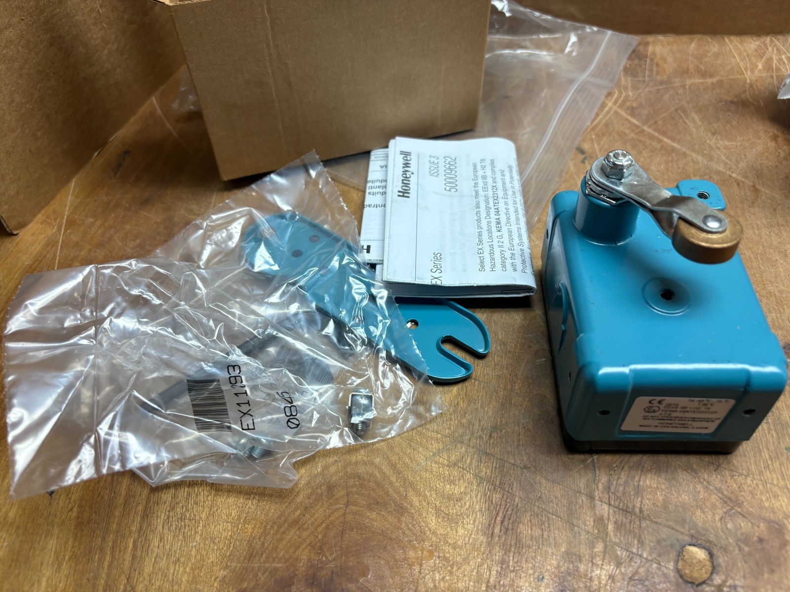Honeywell EX-AR Limit MICRO Switch EXPLOSION PROOF 15amp SPDT Roller Lever(BH2)