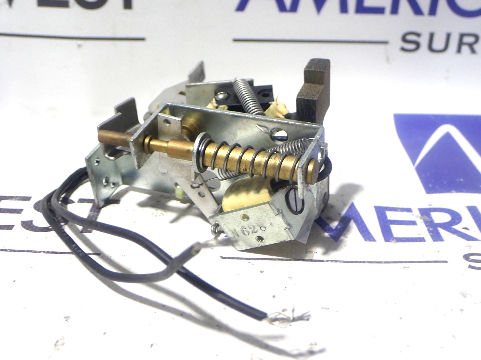 GE TKMASTA12 120/240 Volt AC 125VDC Shunt Trip Accessory For TKM Breakers