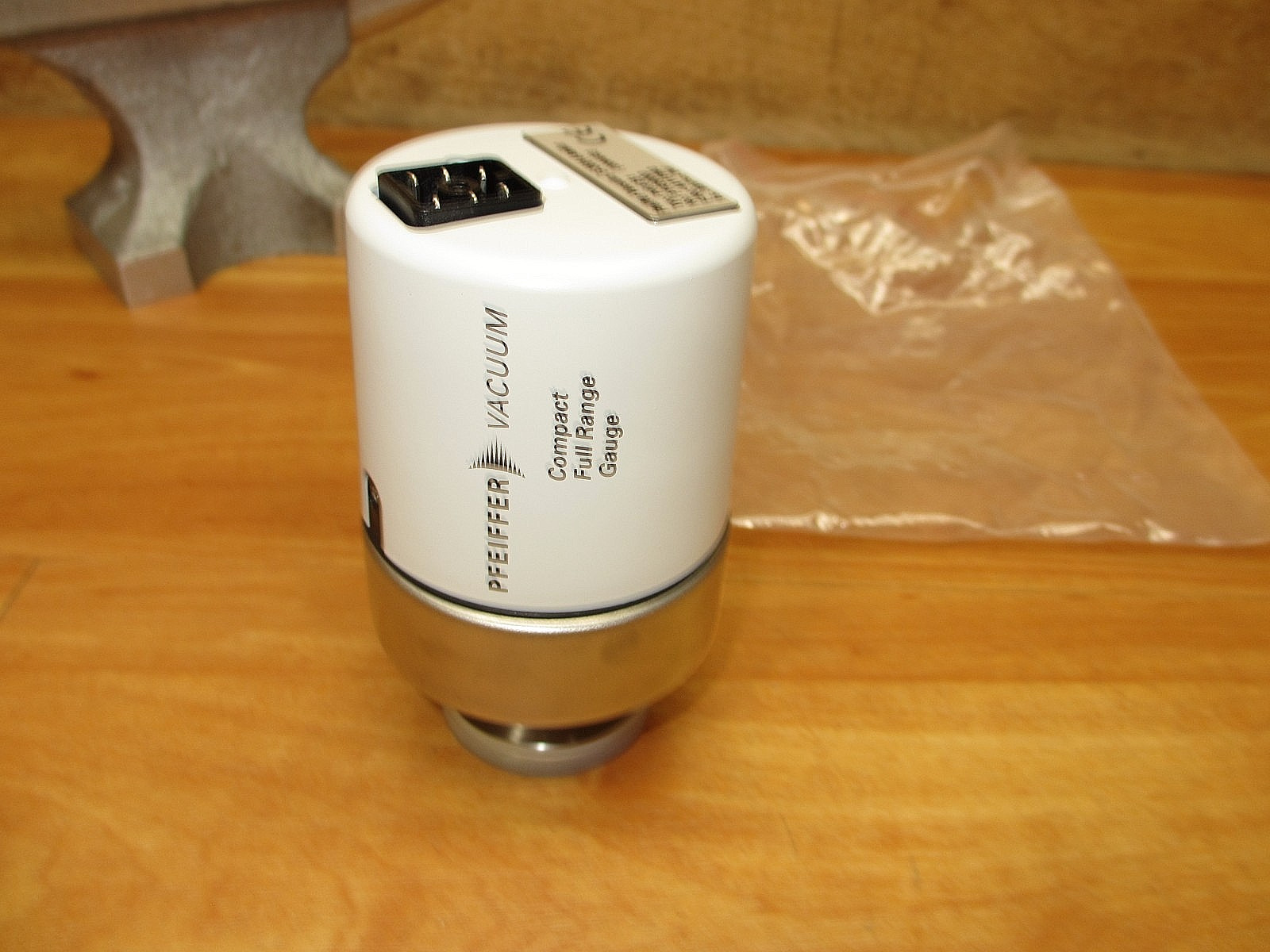 Pfeiffer Vacuum PKR 251 *NEW* Compact Full Range Gauge PTR26000