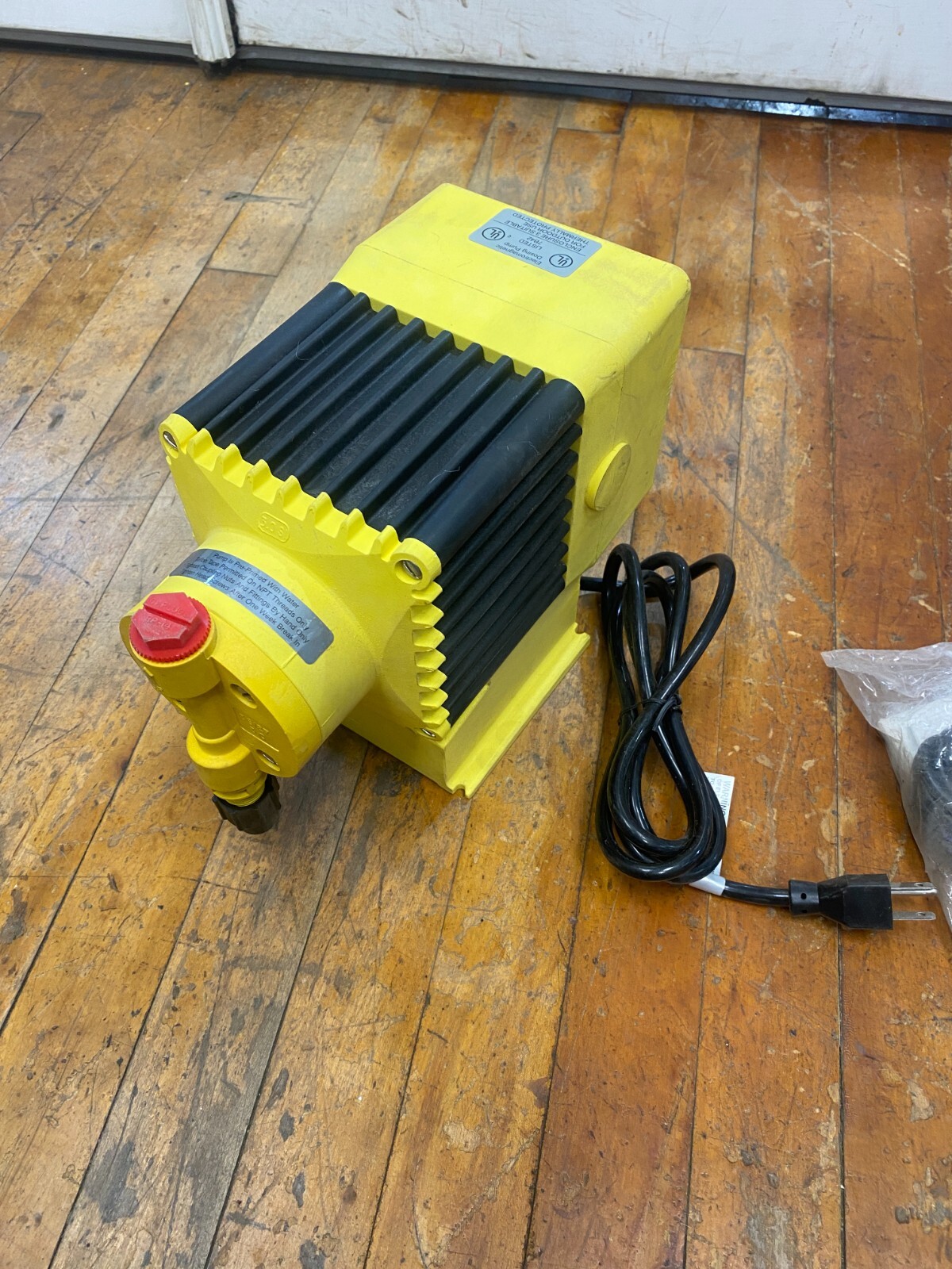Milton Roy C931-311SI Microprocessor Dosing Pump 120VAC 3.50A 8.00GPH 60.00PSI
