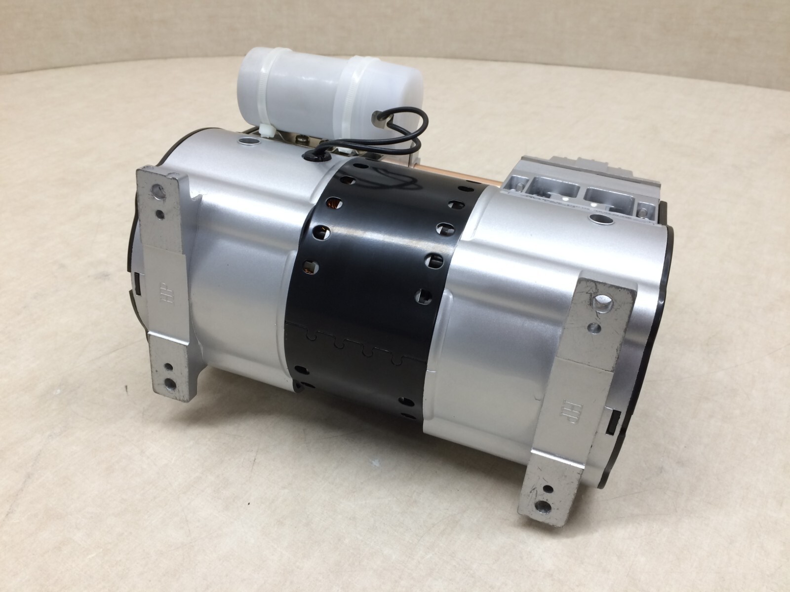 AirTech HP-200V Oil-Less Dry Rotary Piston Vacuum Pump w/ Cord