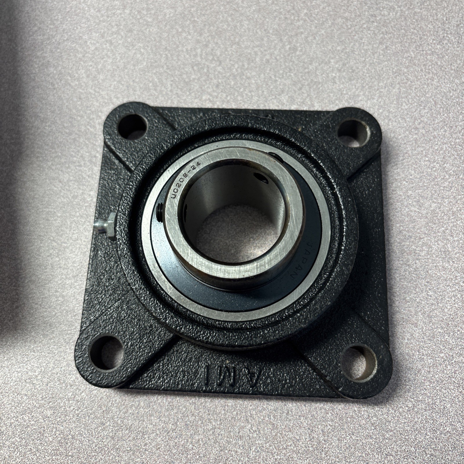 AMI BEARINGS UCF208-24 / UCF20824 (NEW OPEN BOX)