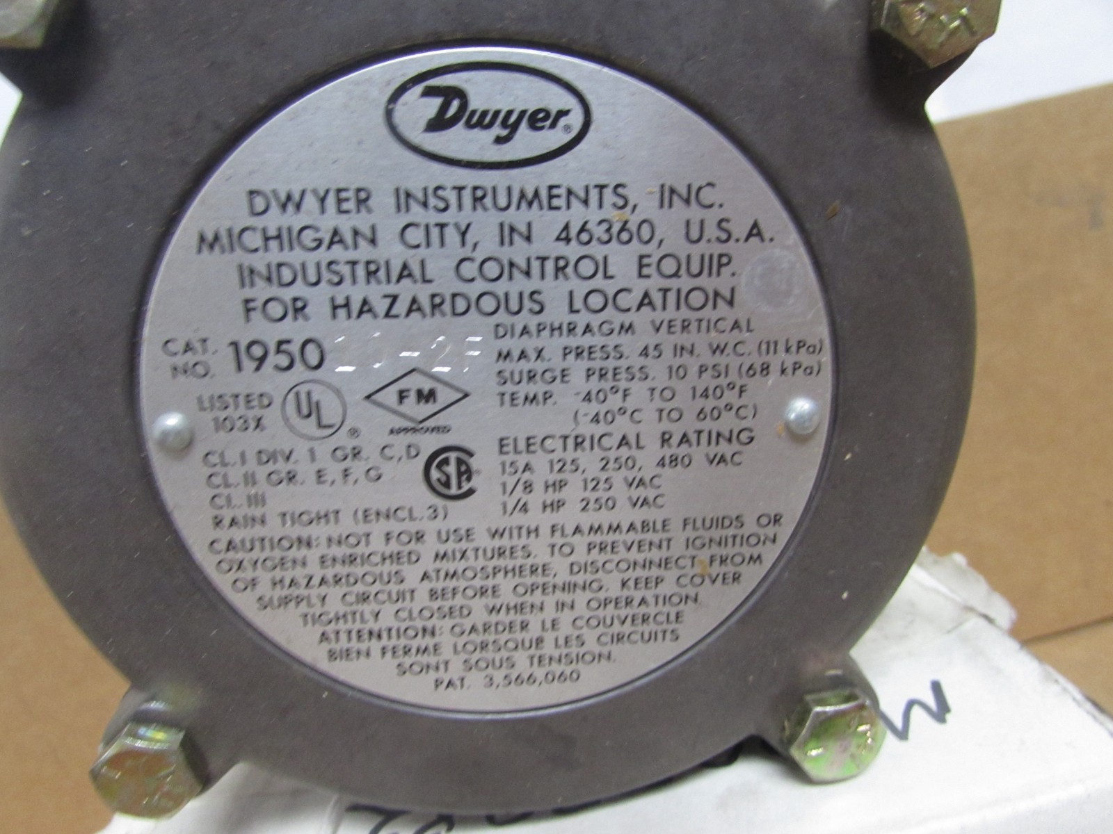 Dwyer 1950-10-2F Explosion-Proof Pressure Switch ( NEW IN BOX ) ***MAKE OFFER***