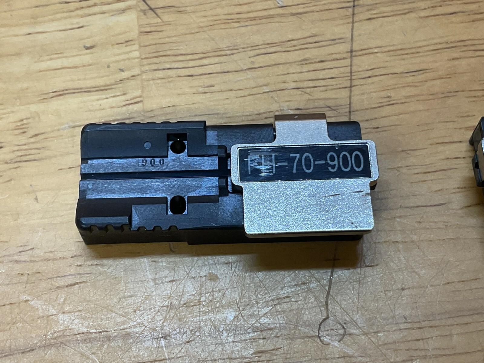 Fujikura FH-70-900 Pair Of 900um Fiber Holders