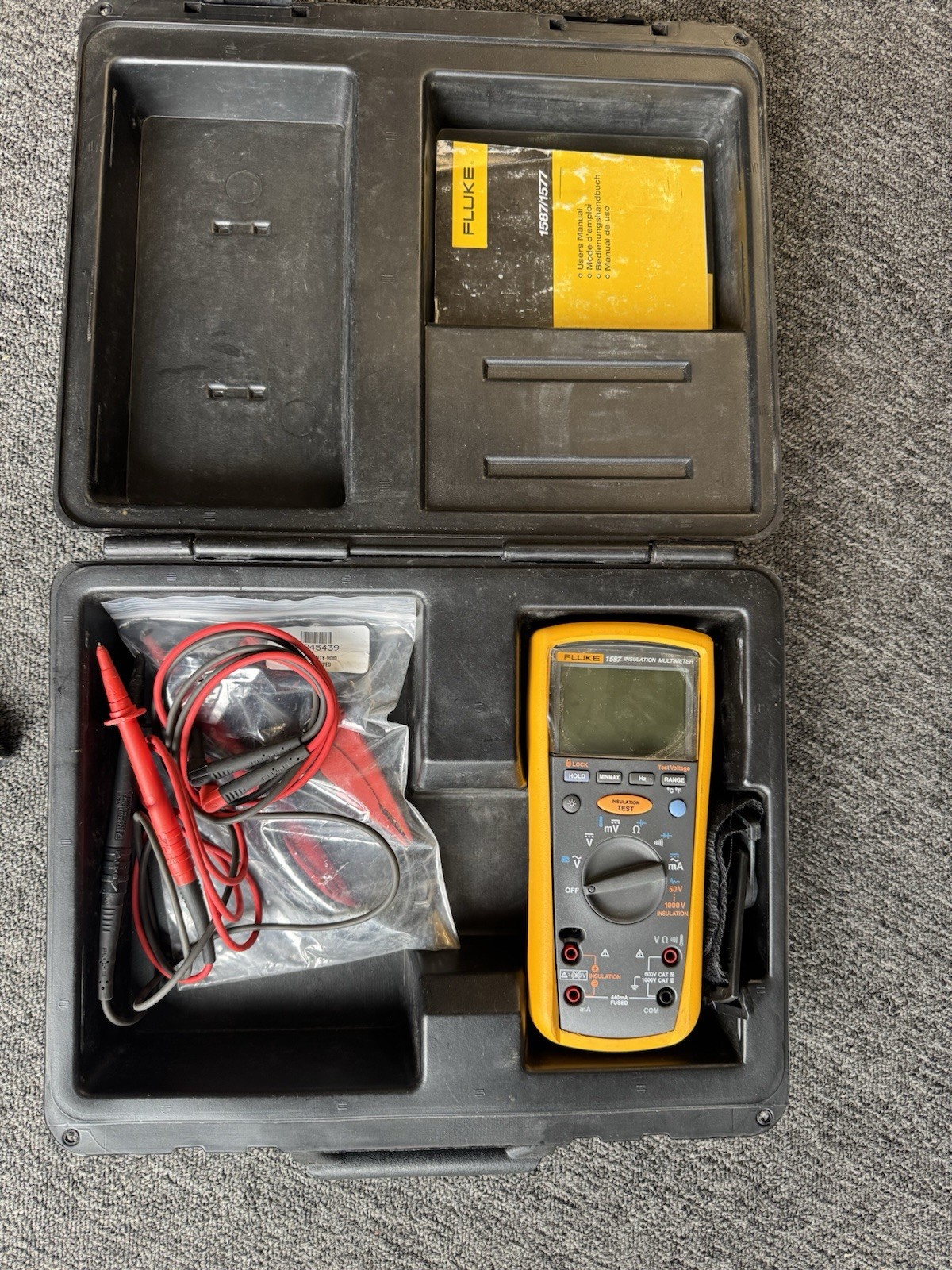 Fluke 1587 Insulation Multimeter CAT III 1000V Kit w/ Case Leads Manual CD