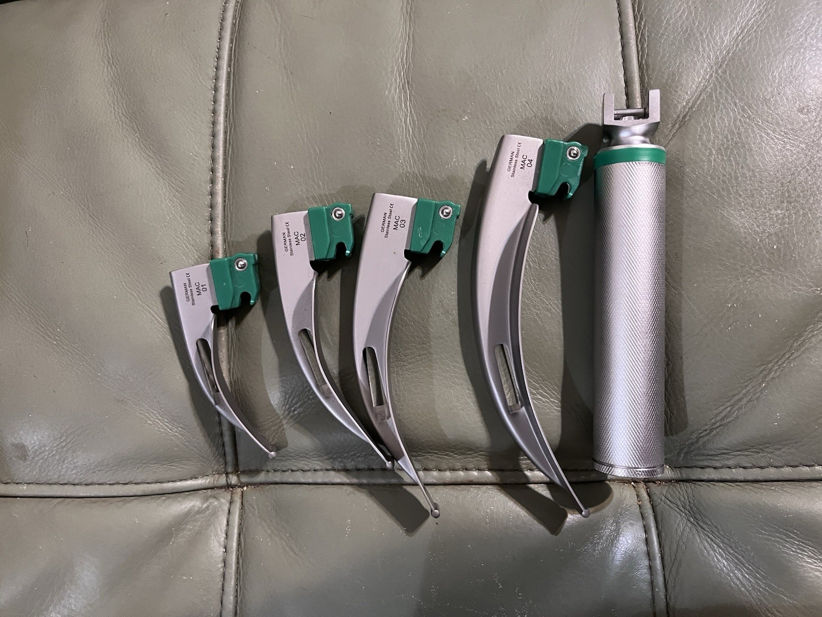 CynaMed Fiber Optic Macintosh Laryngoscope Set Mac #1-4 LED Handle