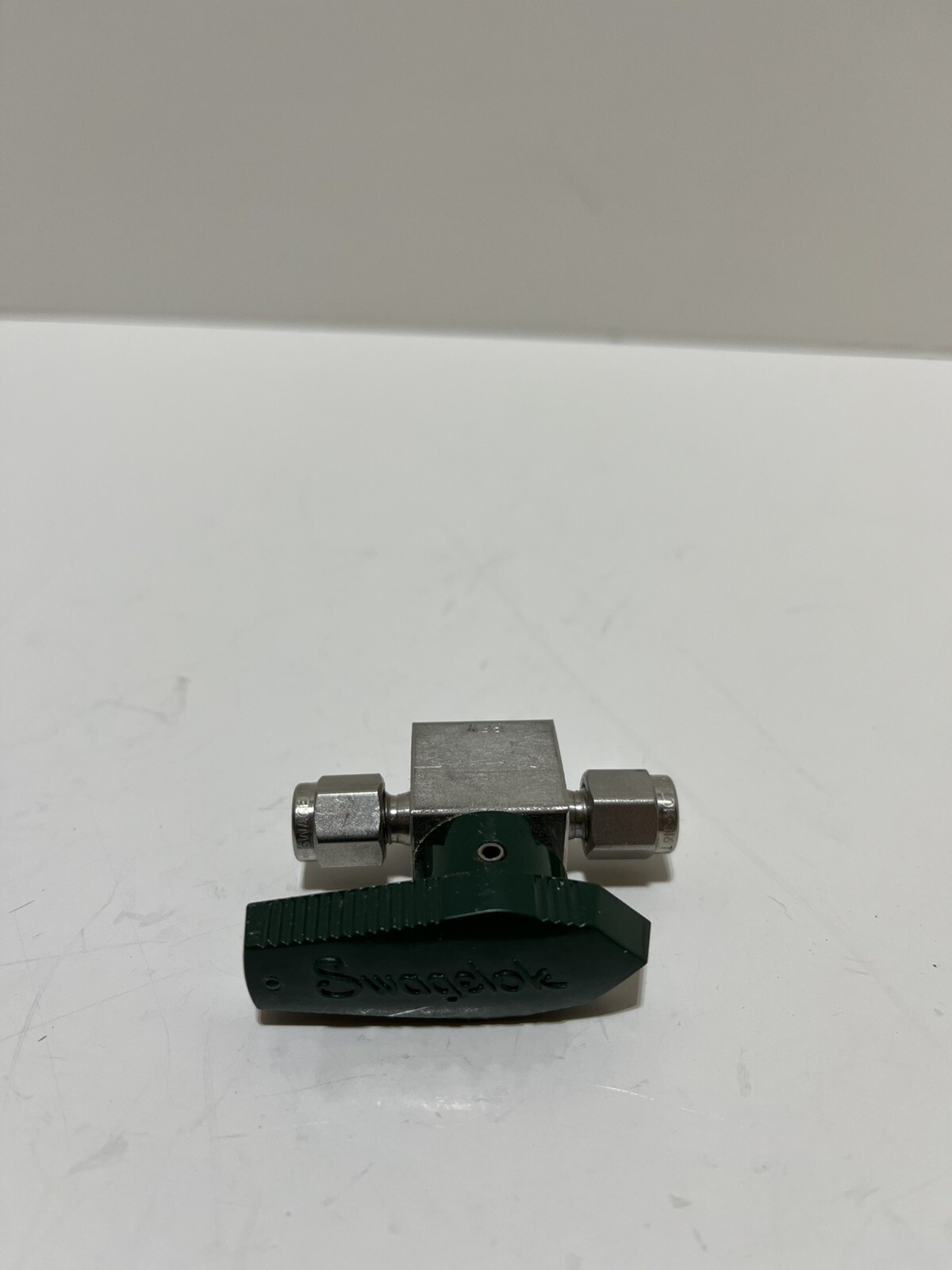 SWAGELOK Stainless Steel SS-2P4T Quarter Turn Instrument Plug Valve 2W NEW