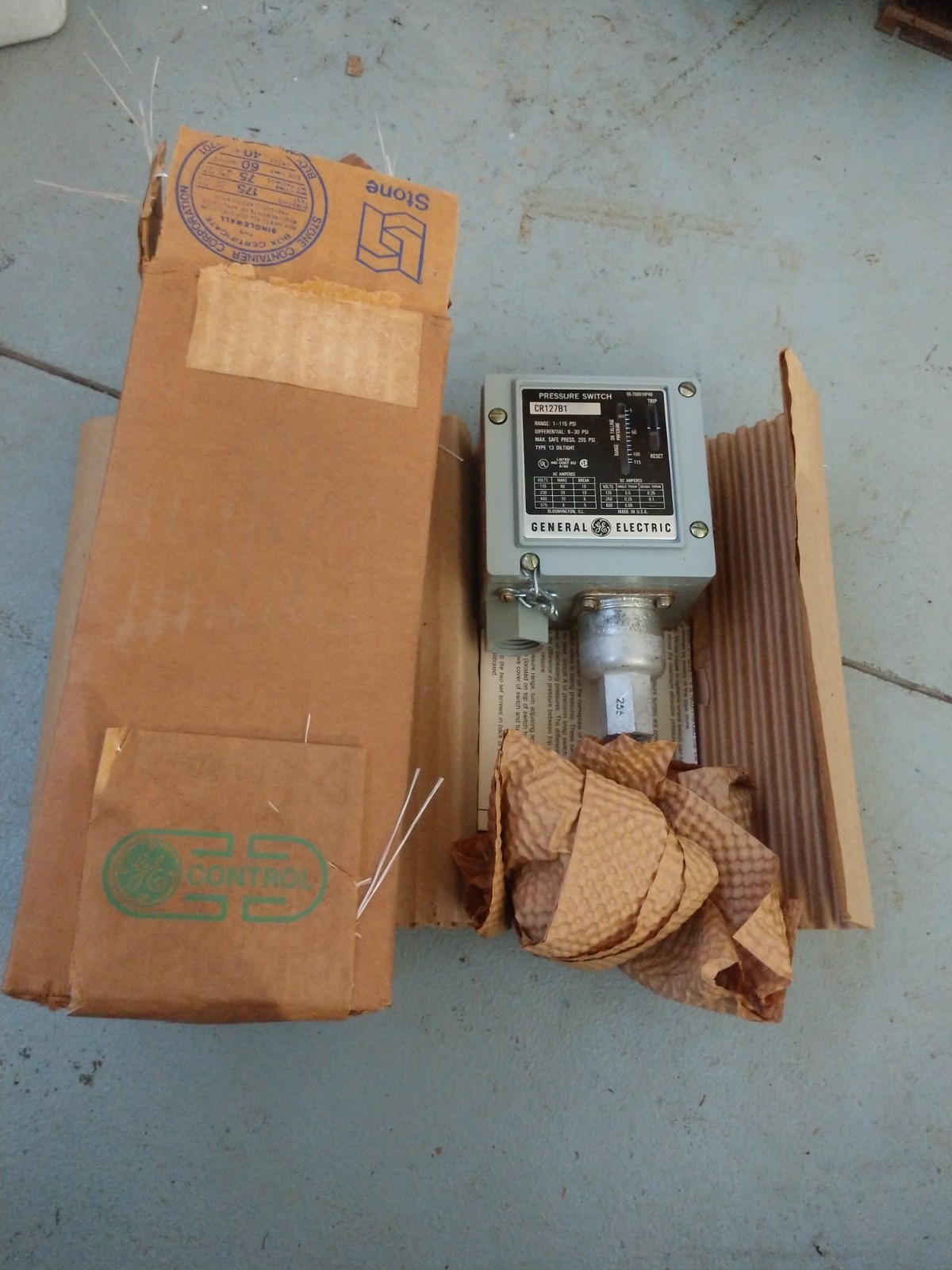 GE CR127B1 120-600V 1-115 psi Pressure Switch in NEMA 13 Enclosure BRAND NEW NOS