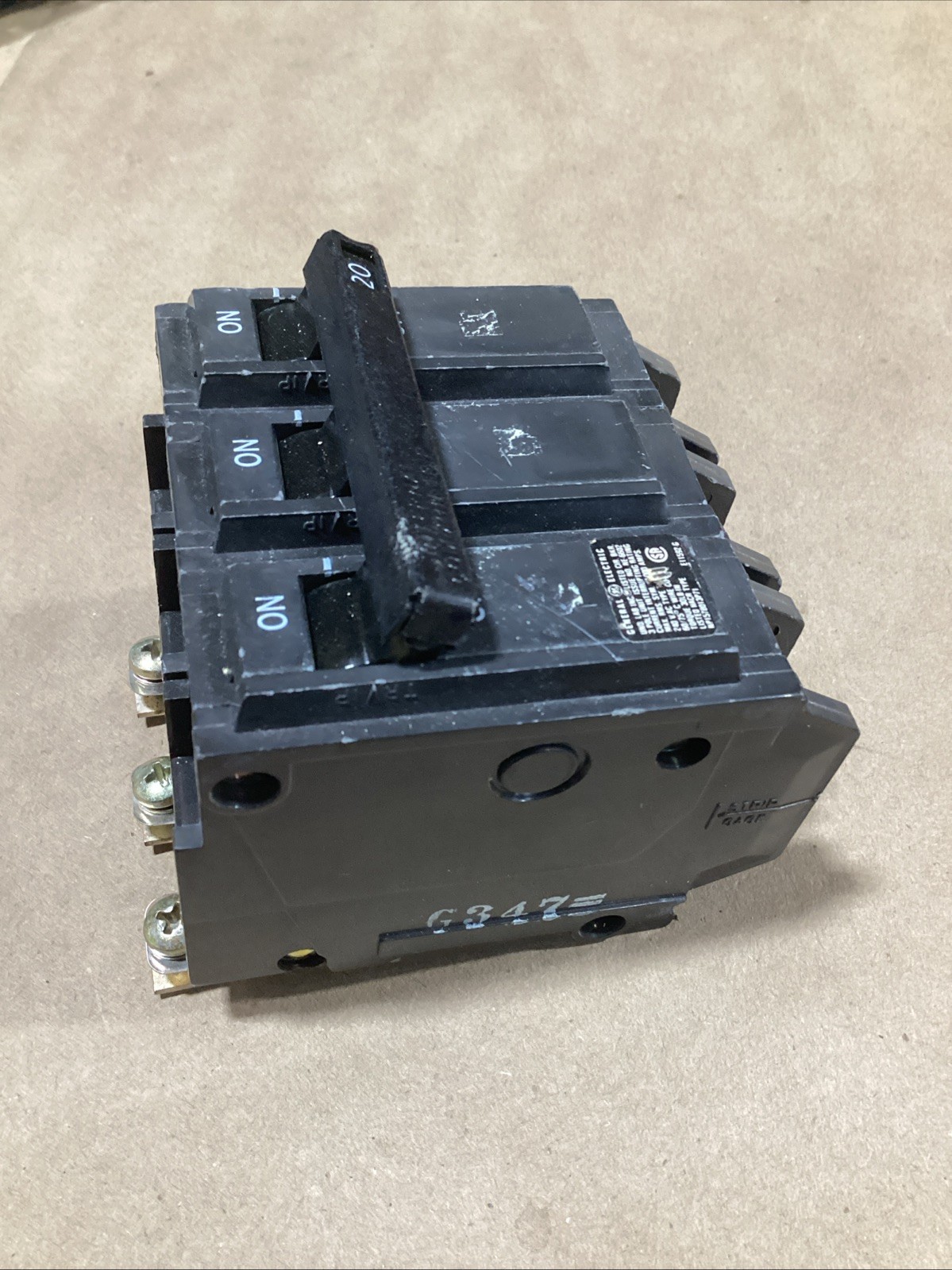 GE THHQB CIRCUIT BREAKER THHQB32020 3 POLE UNIT 22KA 120/240 VOLTS 20 AMP 20A