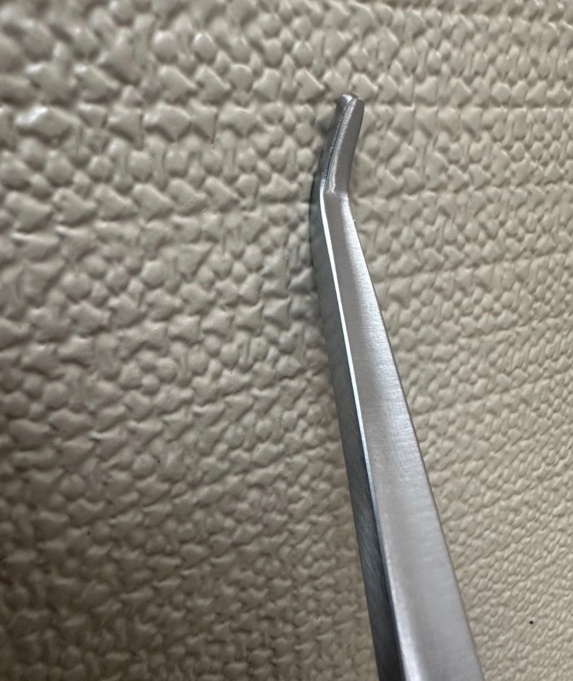 WM7864443–HOHMANN KNEE RETRACTOR MEDIUM 45 ANGLED Overall Length: 9.125″