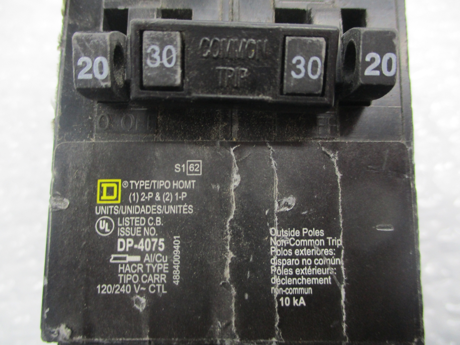 SQUARE D HOMT2020230 BREAKER 4POLE 20/30AMPS UNMP