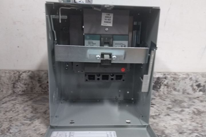GE SB37EBG 240VAC 70 Amps 3 Poles 3 Phase Bus Plug