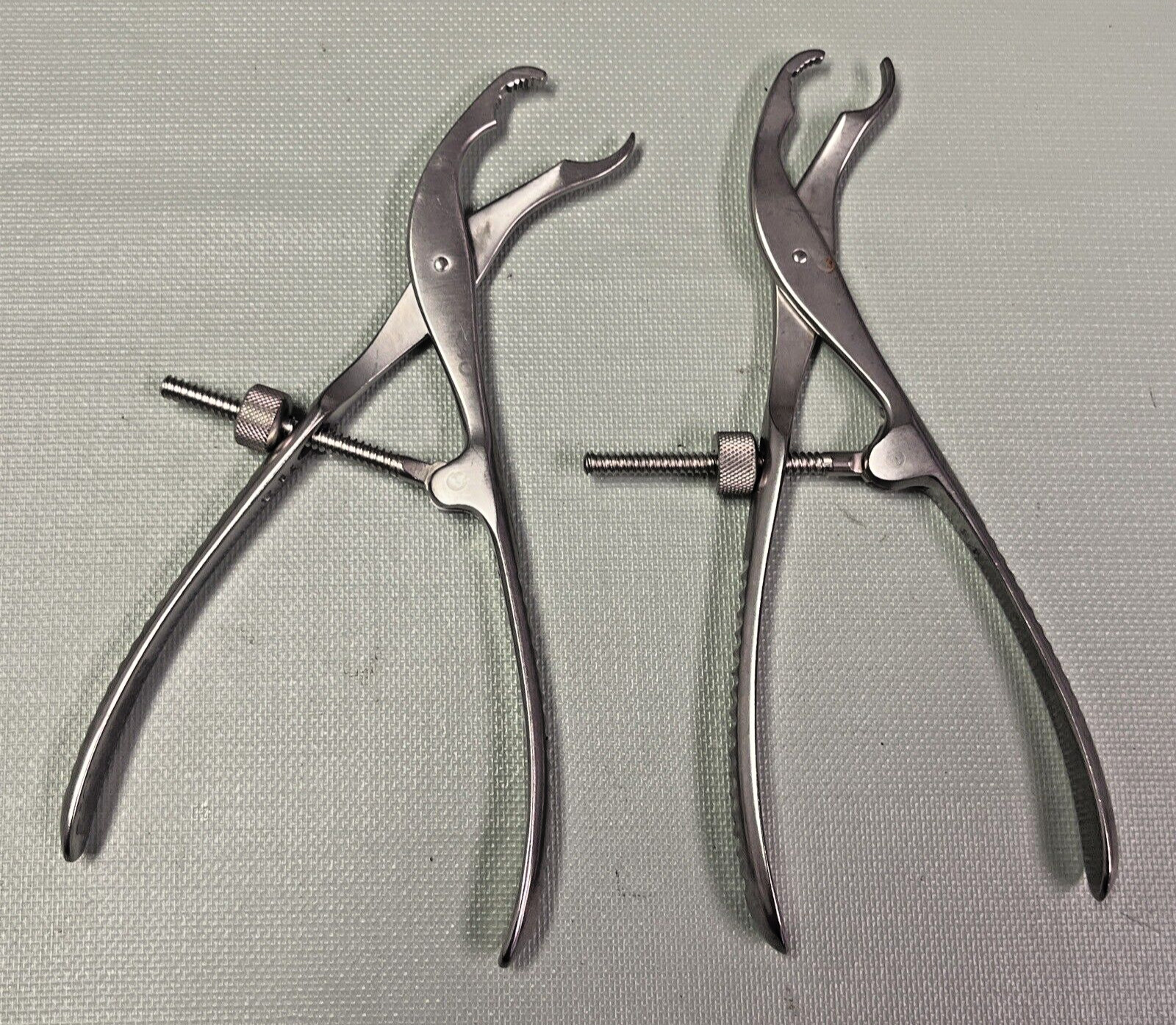 Aesculap FO169R Bone Holding Forceps, 3mm/145mm(5.75″) Adjustable Screw