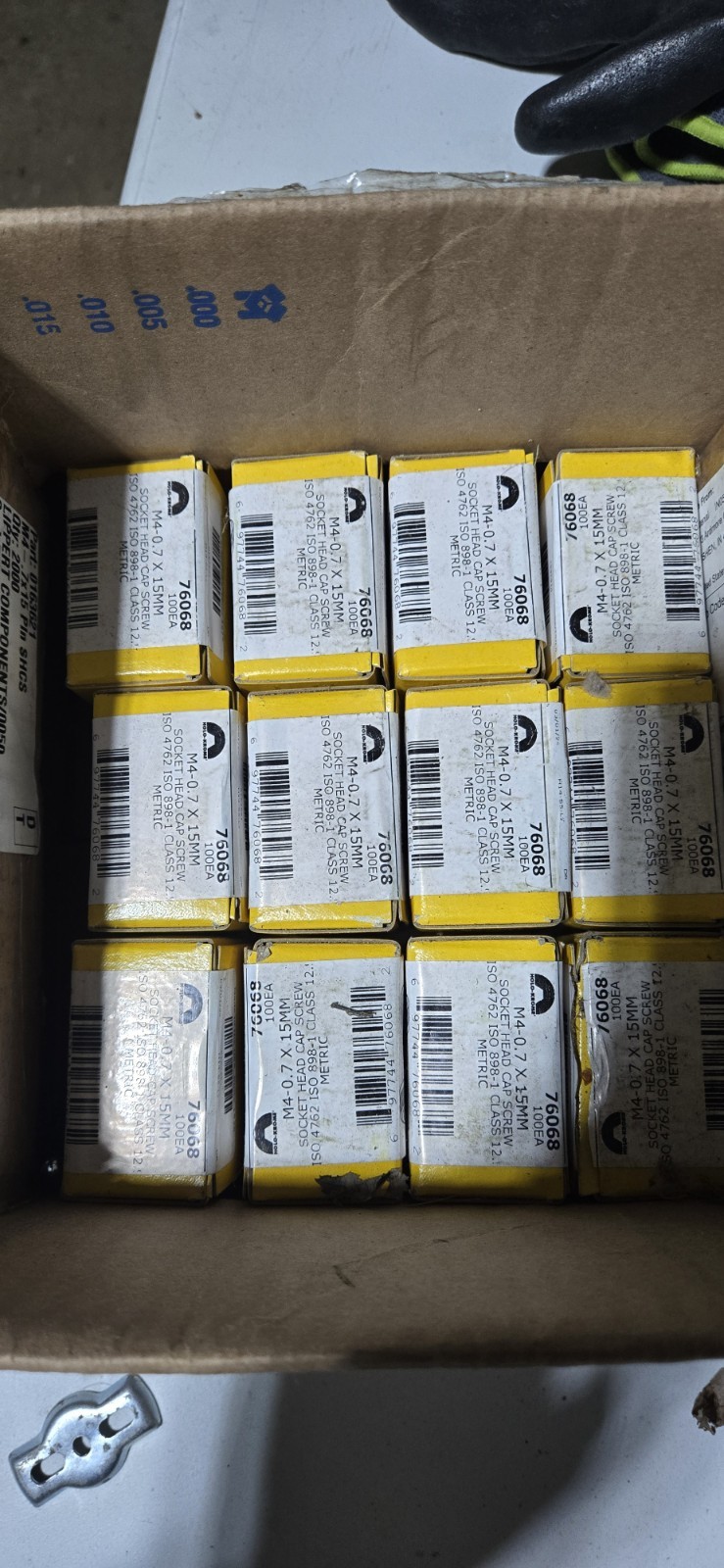 Box of 100pcs Holo-Krome 76068 M4x15MM Socket Head Cap Screw, Steel, Black