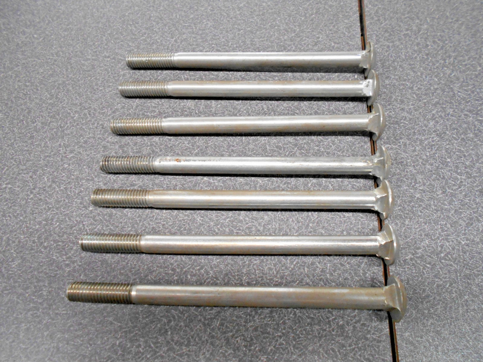Carriage Bolt 7/16″ x 7.00″. Carriage Bolts. (LOT OF 7), Grade 2, Coarse. NOS!