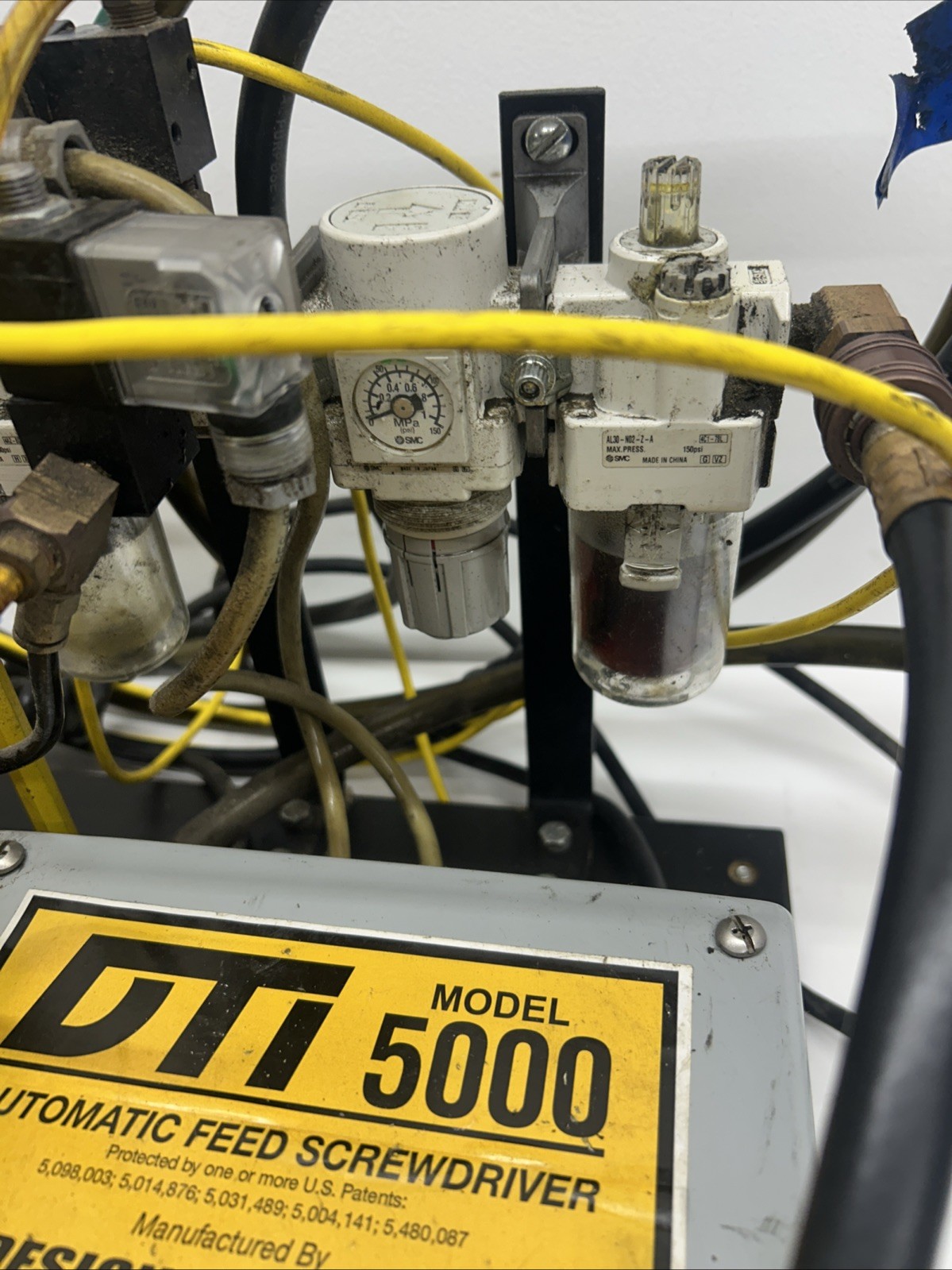 DTI 5000 Automatic Feed Screwdriver. Industrial Automatic Blow Feed Screw Gun.