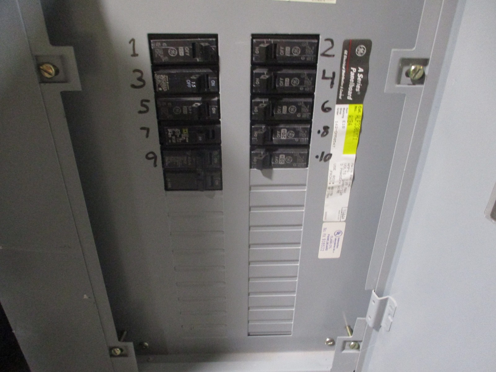 GE Main Lug Circuit Breaker Panel ALF3301MTX 208Y/120V 125A 3Ph 4W Used