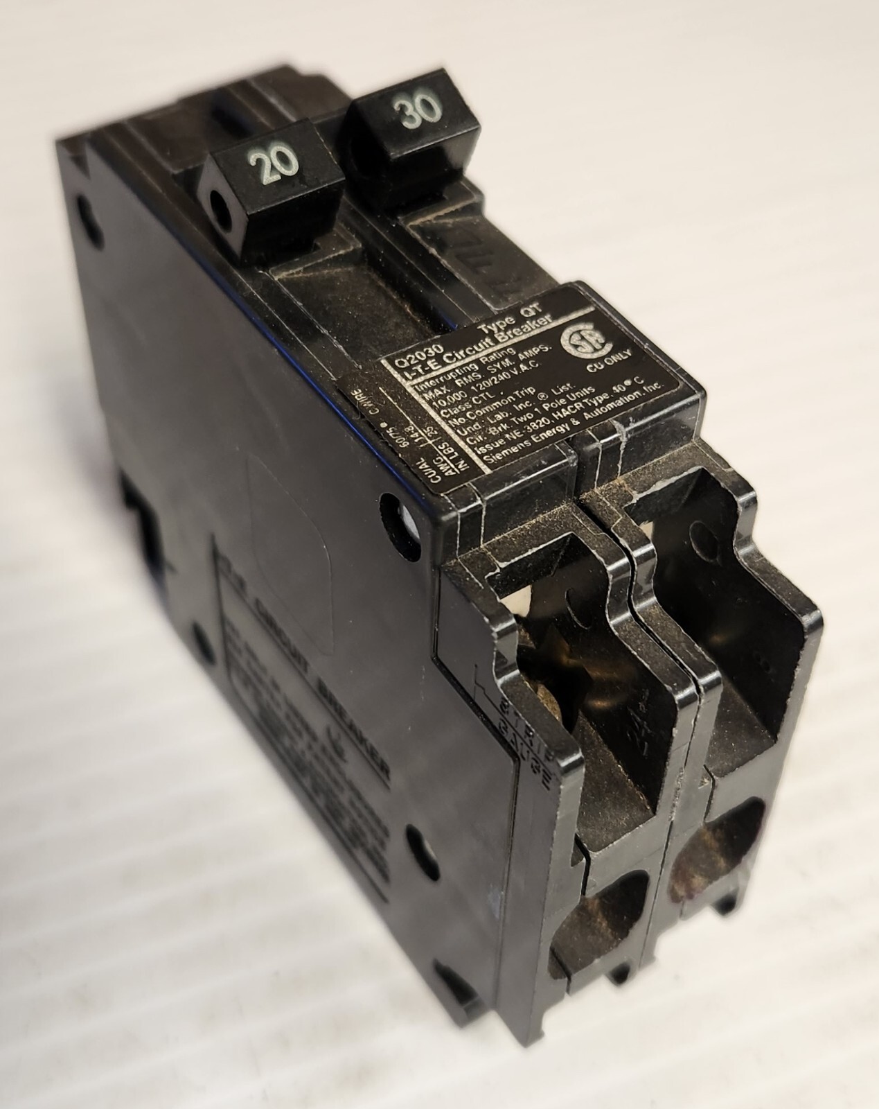 Siemens Q2030 Circuit Breaker 2P 20/30A Type QT CU/AL 120/240VAC