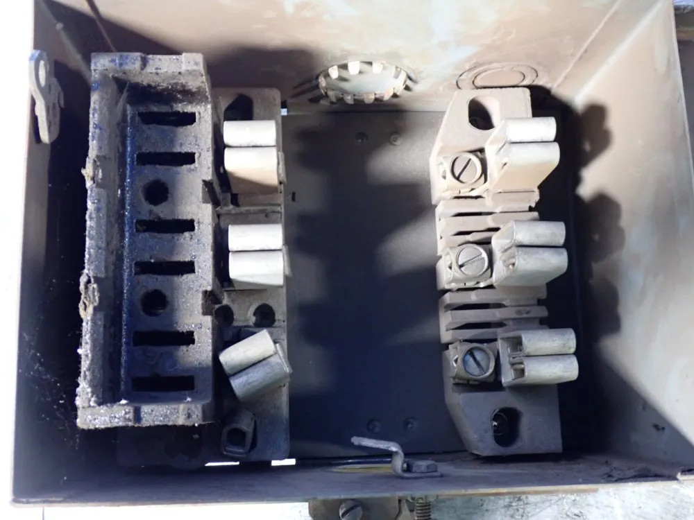 SQUARE D SD-9353 BUS PLUG UNIT 100 AMPS 02260170019