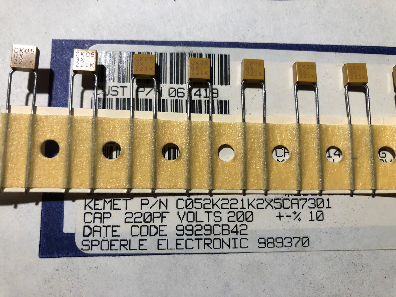 (50) 220PF 200V 10% Radial C052K221 Through Hole Ceramic Capacitors