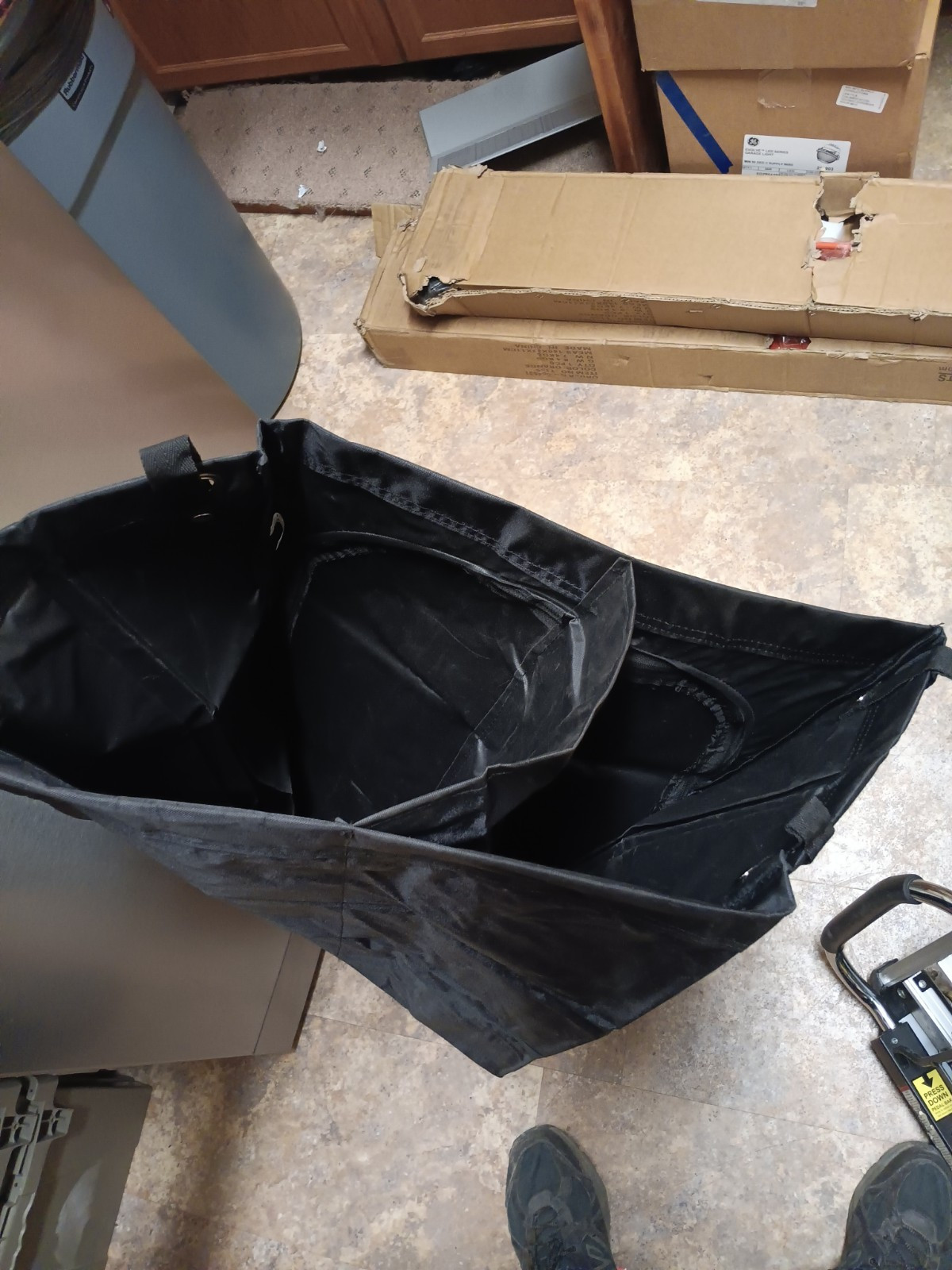 Rubbermaid Commercial Products Executive Series Housekeeping Cart Grommet Bag
