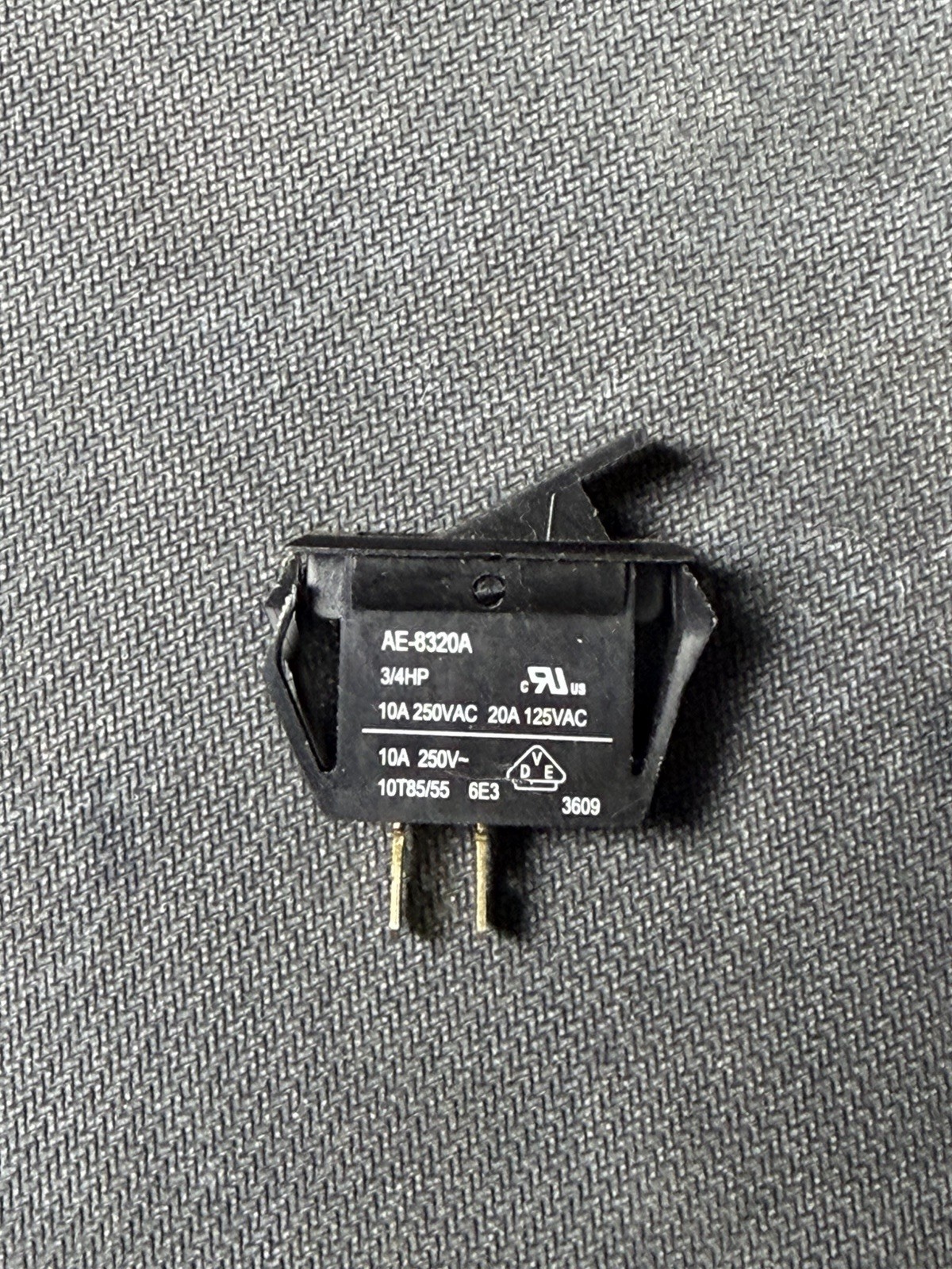 Goodman Amana Furnace 0130M00243, Interlock Door Switch AE-8320A 3/4 HP