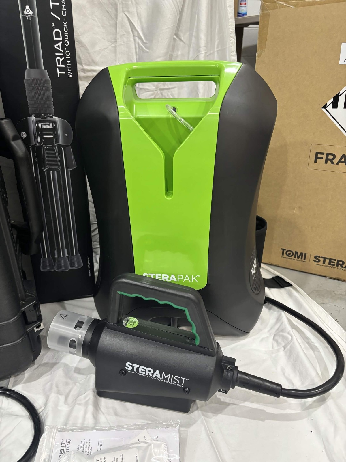 TOMI SteraMist SteraPak S-PAK-100 + Surface Unit HHA-103 + 16 BIT Bottles Tripod