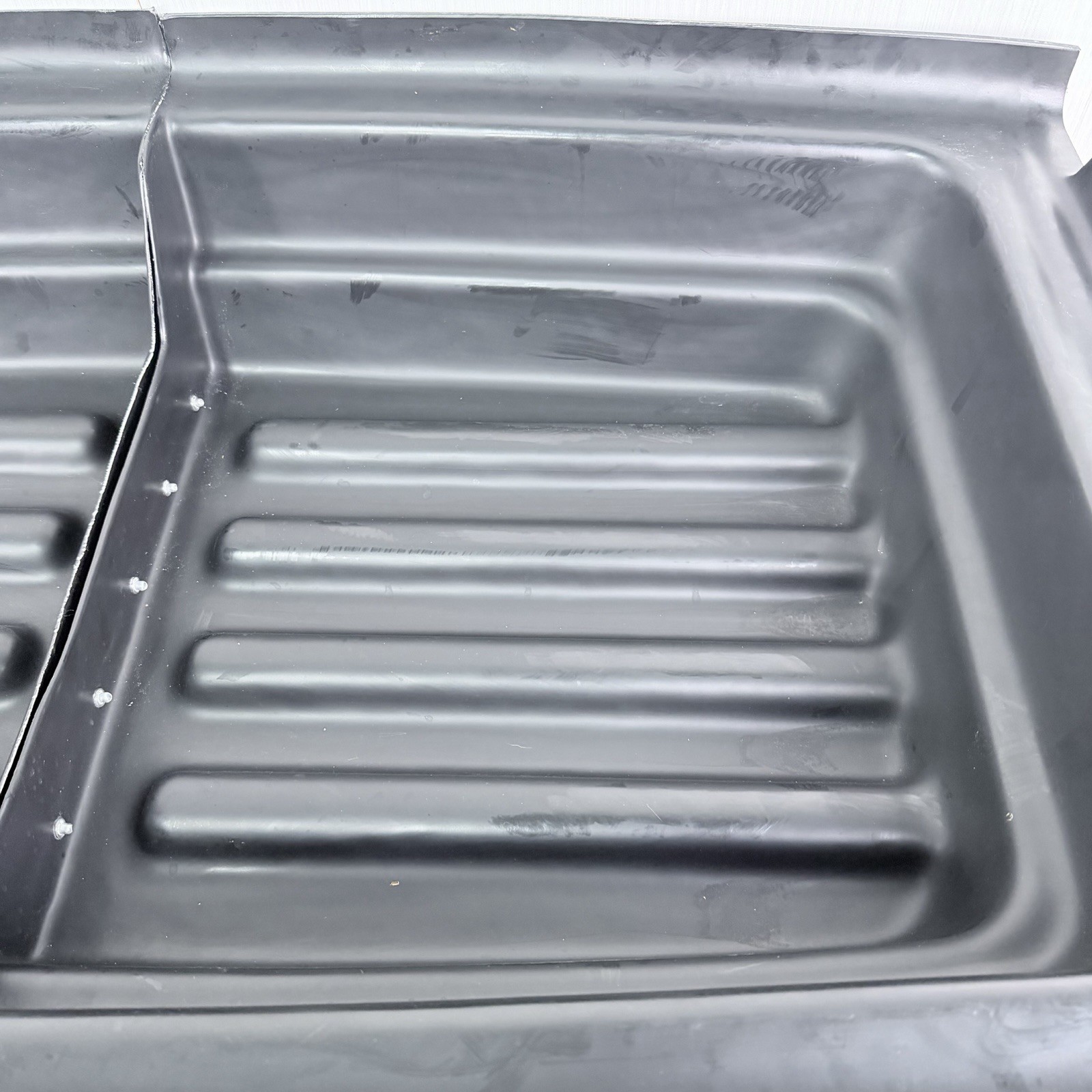 Rubbermaid Commercial Fg102800bla Tilt Truck Lid, Black, Fits 20-1/4 Cu. Ft.