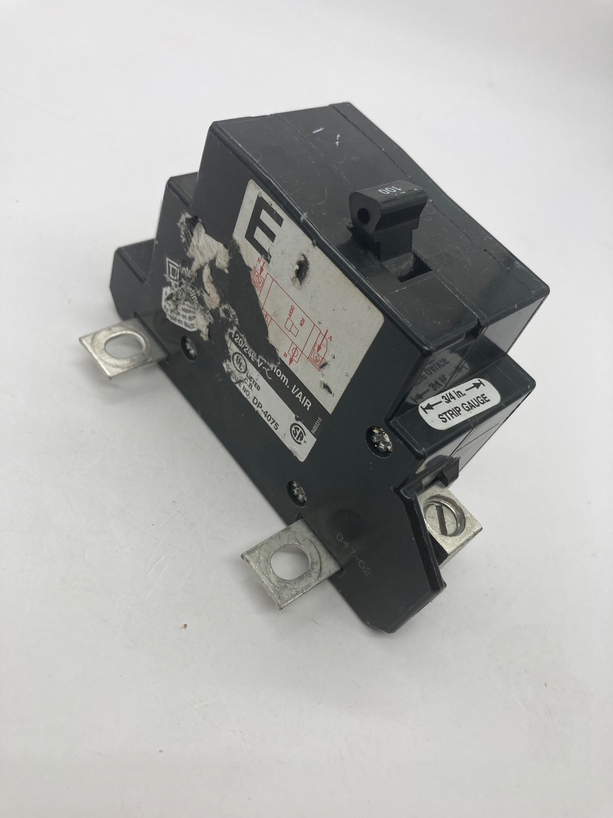 Square D QOM100VH8106 22kA 2Pole 100A 120/240V QOM1 Bolt On Main Circuit Breaker