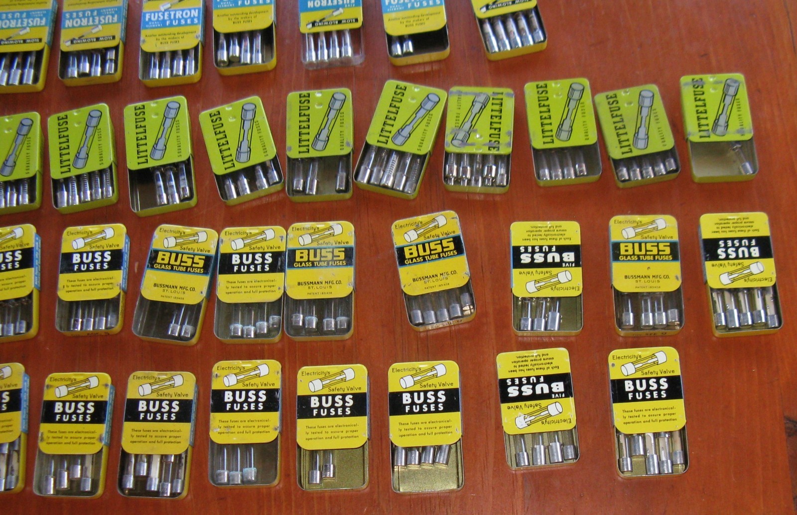 Huge Lot Vintage Automotive Fuses Car Truck Variety 280+ Fuses in Case