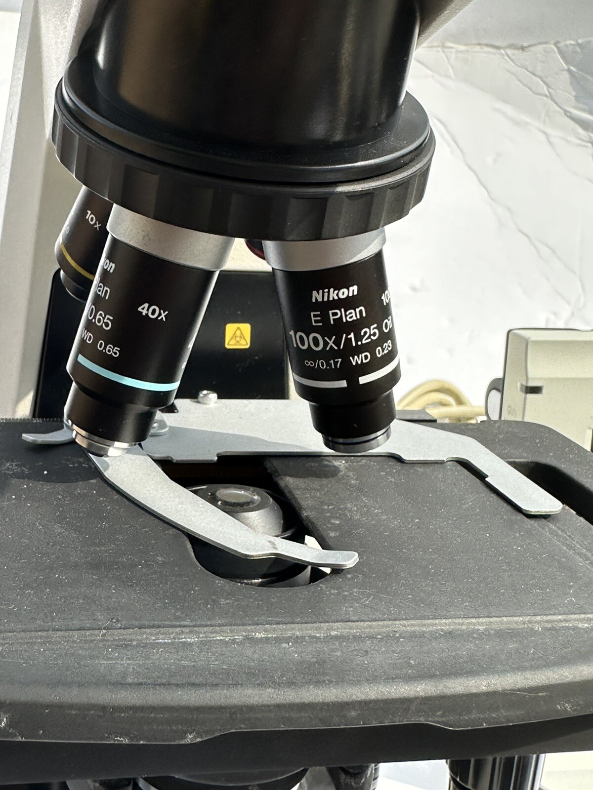 Nikon Eclipse E200 Trinocular Microscope With Camera And Monitor 4X 10X/40X/100X