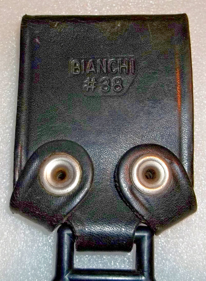 BIANCHI #38 LEATHER FLASHLIGHT HOLDER – EXCELLENT CONDITION & FREE FAST SHIPPING