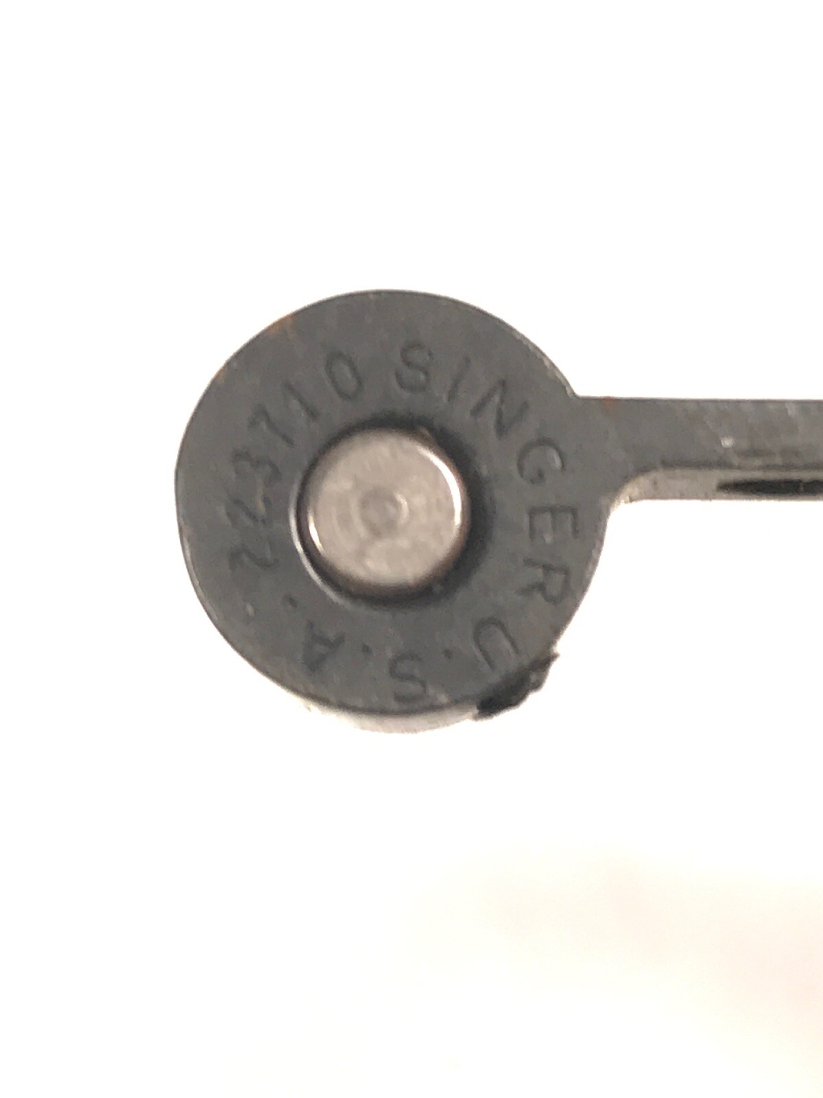 *NOS* 223711- GENUINE SINGER-THREAD RETAINER *FREE SHIPPING*