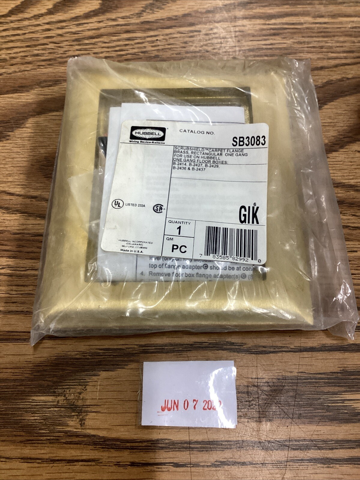 Hubbell SB3083 Carpet Flange Brass Rectangular One Gang New