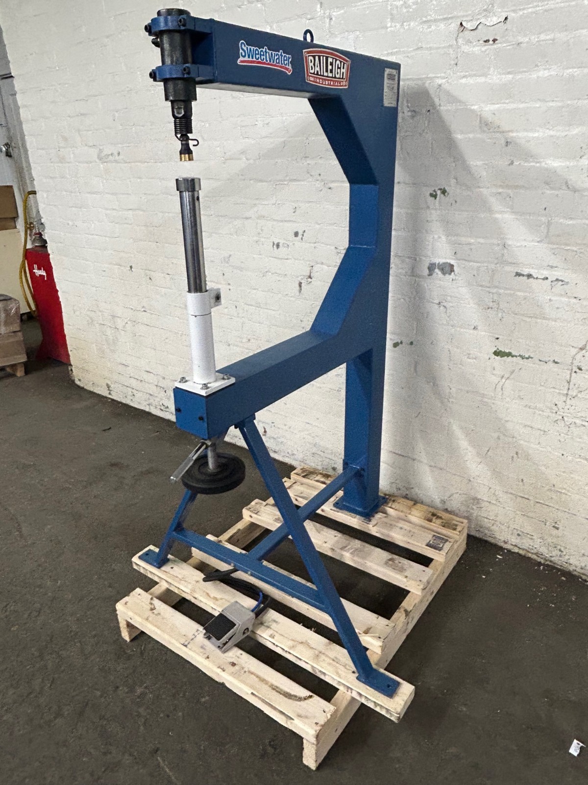 Baileigh Industrial Air-Powered Planishing Hammer Model PH-24A