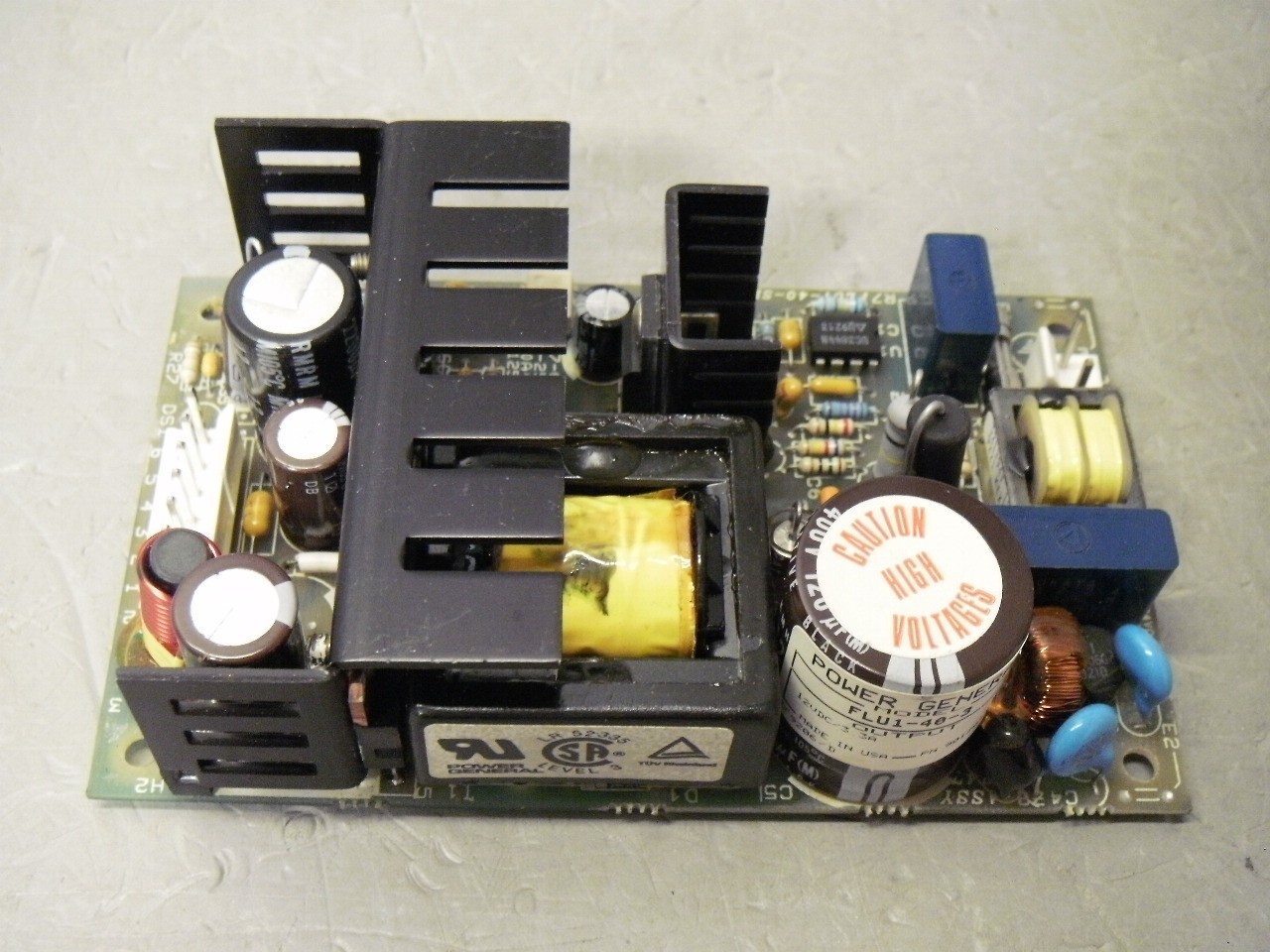 R7FLU1-40-Series 12VDC Power Supply 3.3A Universal Input