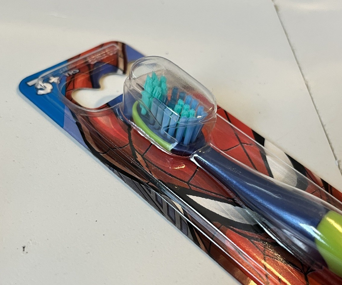Oral-B Crest Kid’s Toothbrush 3+, Spiderman graphics, Compact, soft 4 Pk marvel