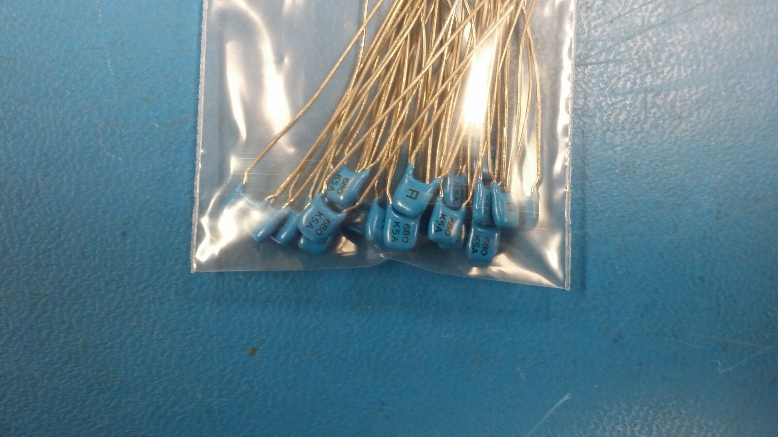 (50PC) RPE122X7R681K050 MURATA MONOLITHIC CER CAPACITOR X7R 680pF 10% 50V RADIAL
