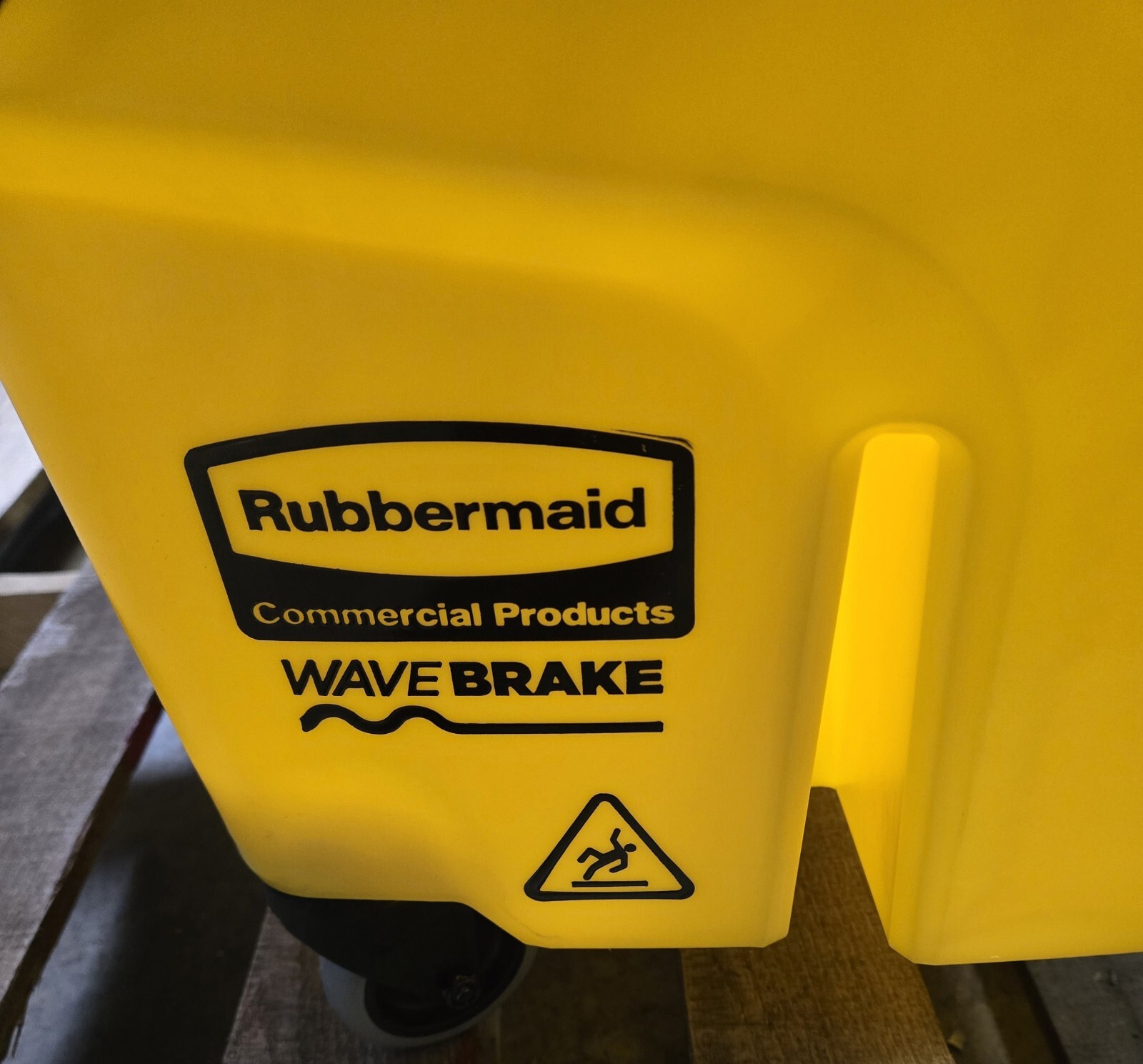 Rubbermaid Wave Brake Commercial