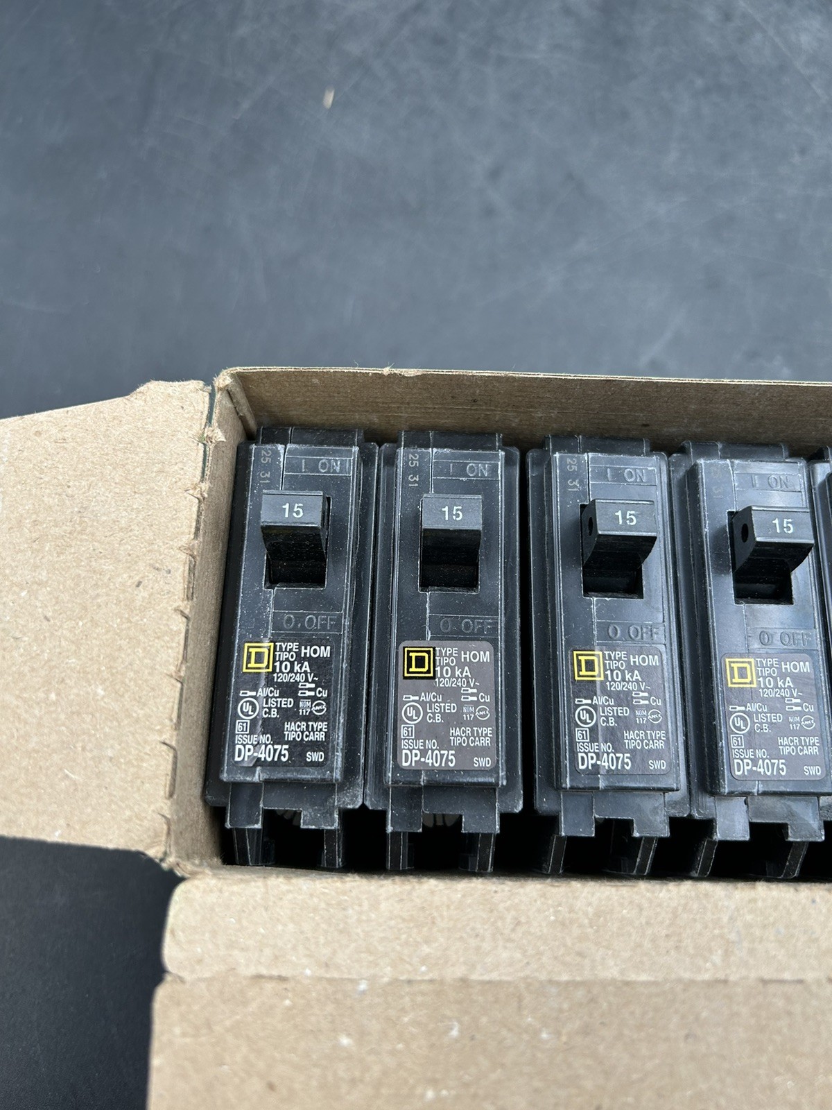 (10) Square D – HOM115CP Homeline 15 Amp Single-Pole Circuit Breaker (READ!!!)