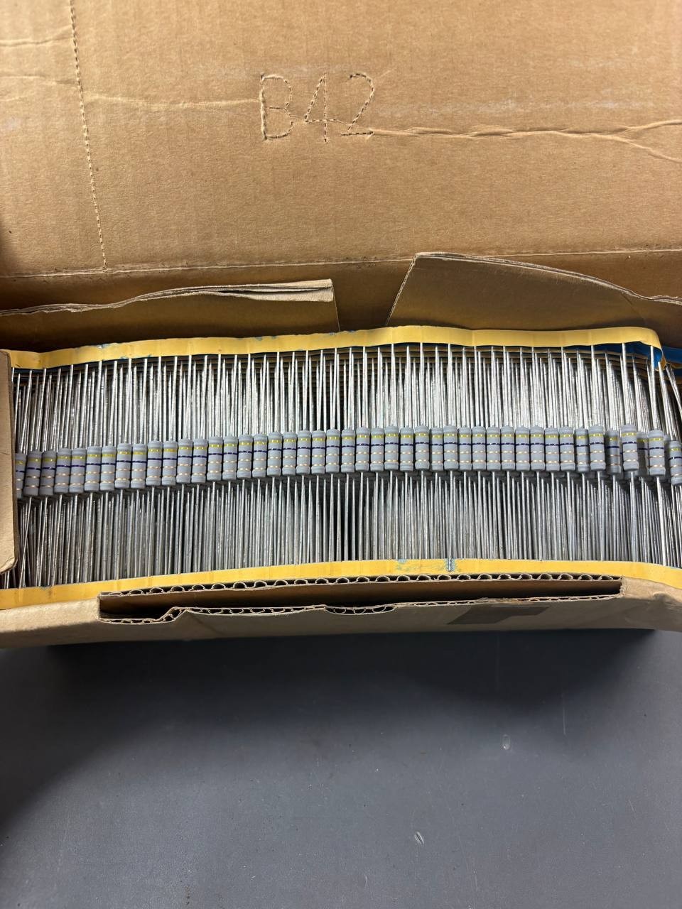 200x 4.7 Ohm 2W Resistor ±5% Axial Through Hole 4R7 Carbon Film