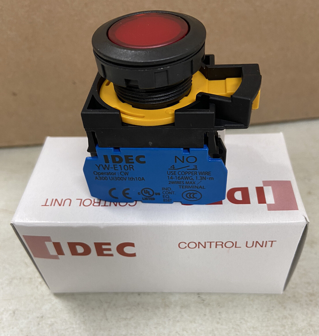 IDEC CW1L-A1E20Q4R M22 Red 24V LED Panel Mount Maintained Push Button 2 NO Cont