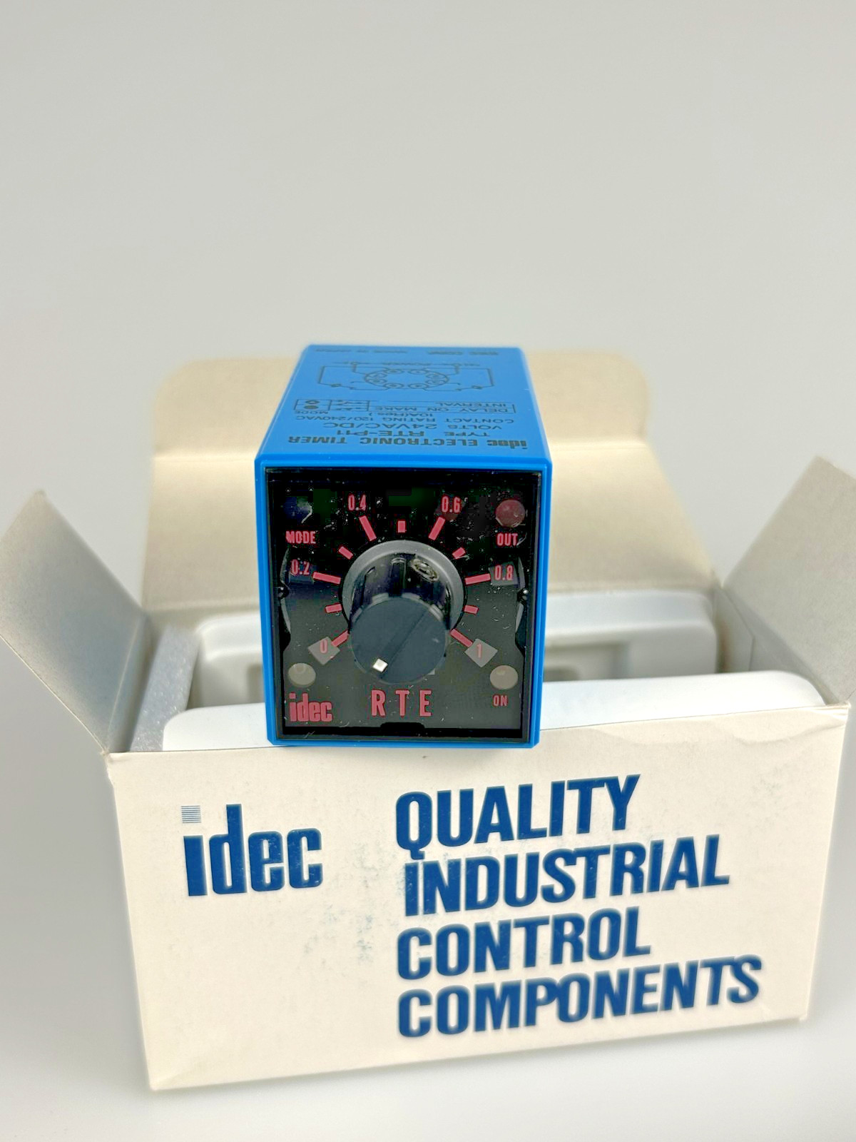 Idec RTE P-11 Electronic Timer Relay 24VAC/24VDC 10A rating 8-pin New Old Stock