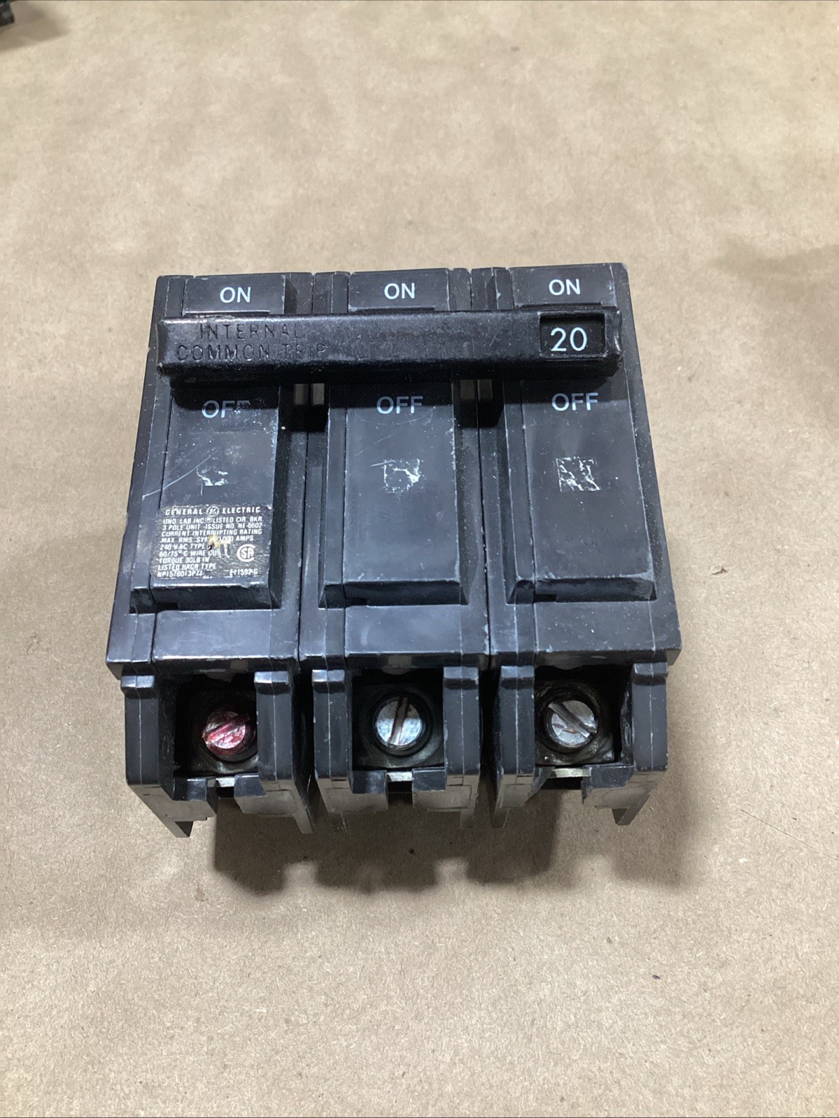 GE THHQB CIRCUIT BREAKER THHQB32020 3 POLE UNIT 22KA 120/240 VOLTS 20 AMP 20A