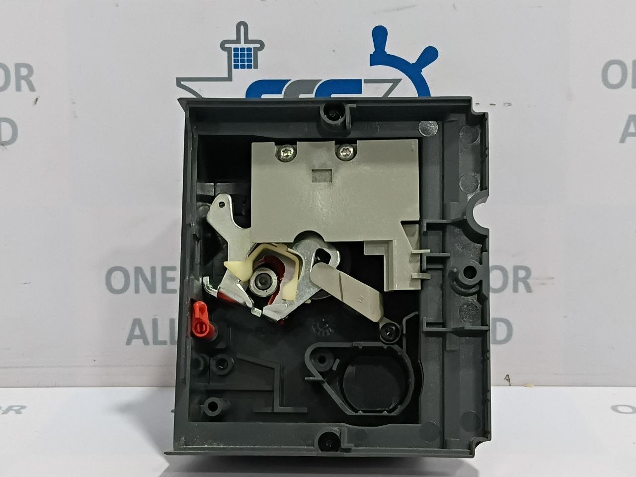 Schneider Electric LV429340 Extended Red-Yellow Rotary Handle (Unused New)