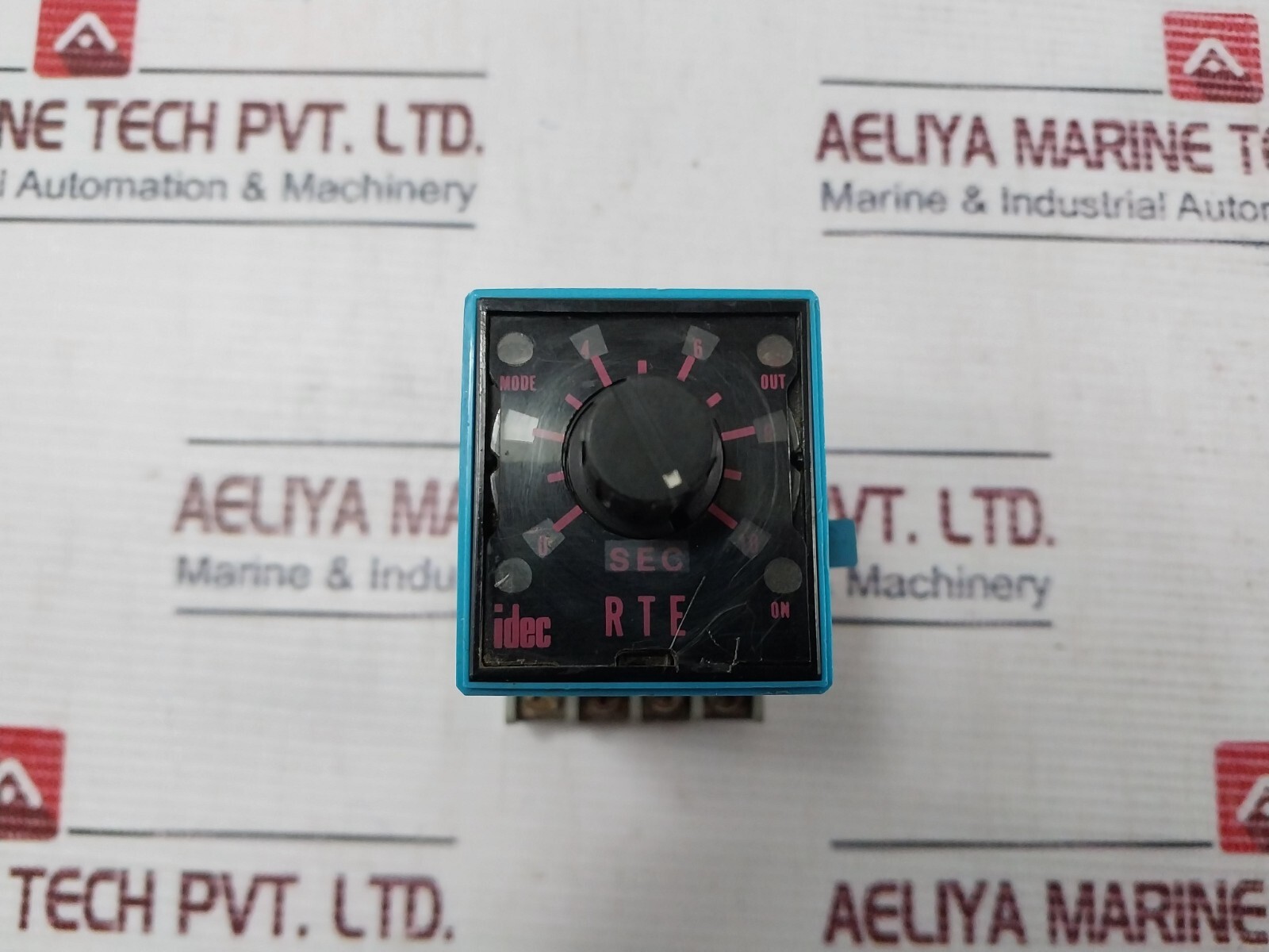 IDEC RTE-P11 Electronic Timer With Base 0-10 Sec 120vac