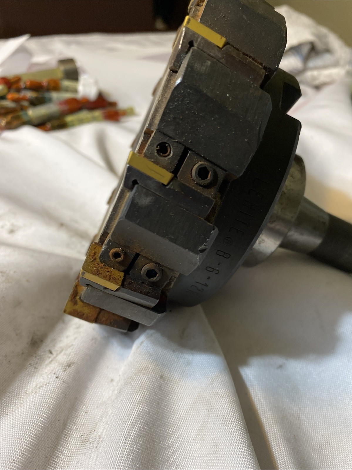 VALENITE B-6-12R INDEXABLE FACEMILL With Inserts & R8 Shank