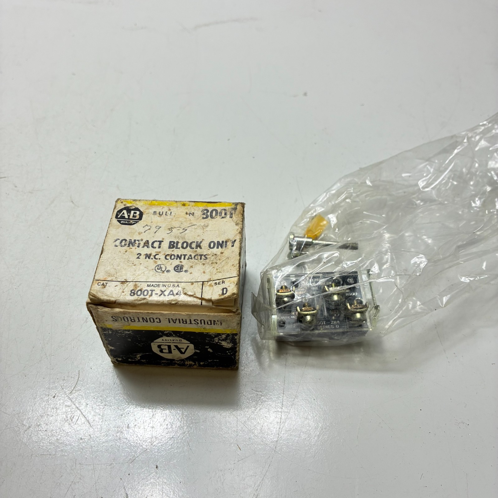 ALLEN BRADLEY 800T-XA4 CONTACT BLOCK SHALLOW 2NC SER. D