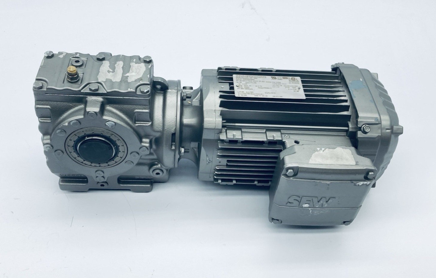SEW-EURODRIVE SA47 DRN80M4 Gearbox 17.62:1-Ratio 1hp 230/460V IP54 3ph 1-1/4″-B