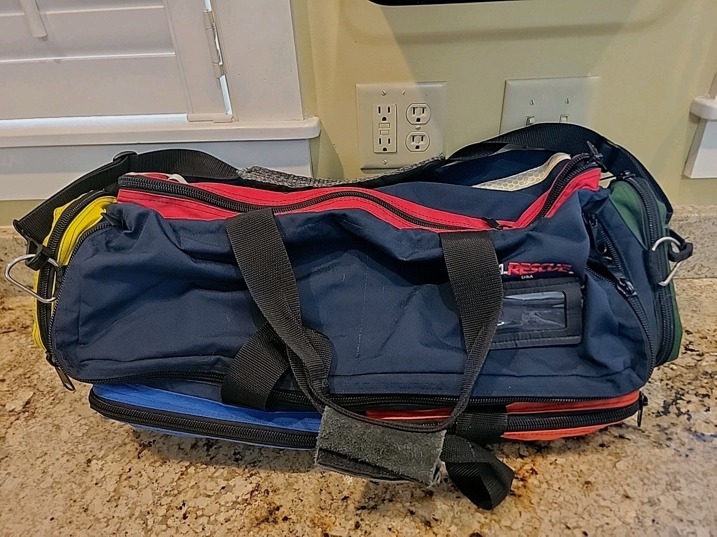 LA Rescue USA O2 To Go Plus EMS Bag. Multicolor Reflective Over $200 Retail